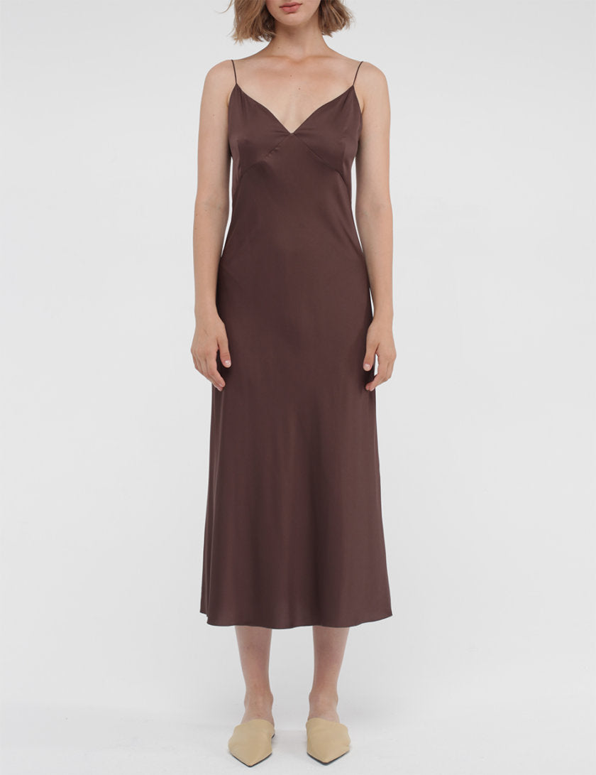 Шовкова сукня на тонких бретельках коричнева