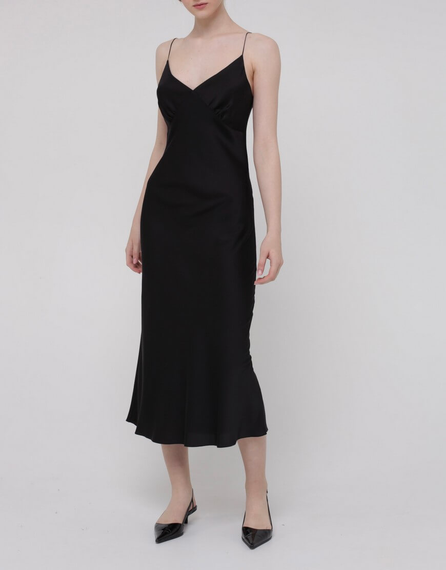 Шовкова сукня на тонких бретельках чорна