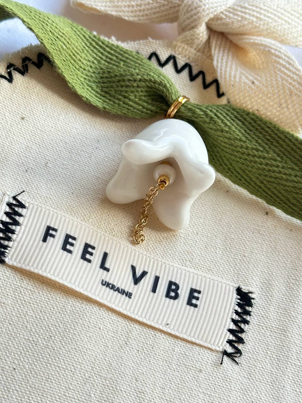 Намисто квітка на шнурку