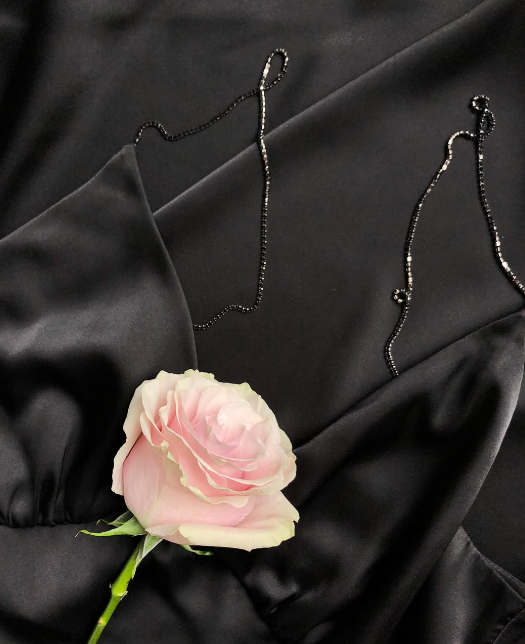 Шовкова сукня на тонких бретельках зі стразами