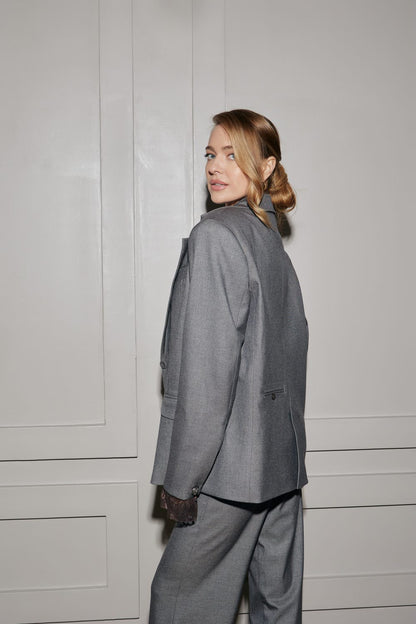 Жакет з коричневим мереживом